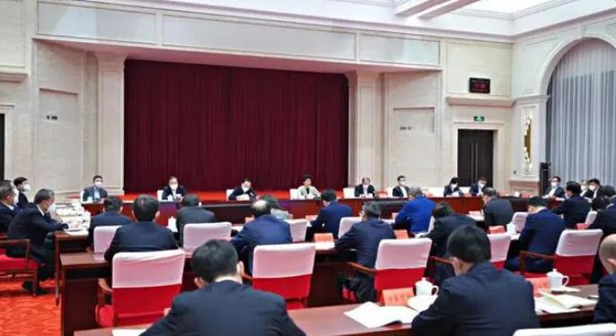 省长、省安委会主任梁惠玲出席会议并讲话.jpg